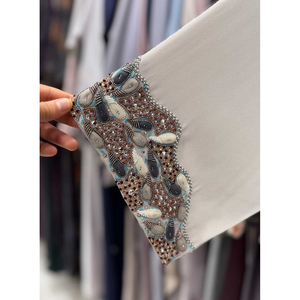 ซื้อชุดอาบายะปักมือ งานปักประณีต ดีไซน์แขนเสื้อประดับลูกปัด พรีเมียม เรียบร้อย สง่างาม สำหรับผู้หญิง - Product Image 1