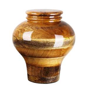 Urna Funeraria de Madera Superior para Cenizas, Elaborada con Ricos Patrones de Madera y Elementos de Diseño Distintivos - Product Image 3