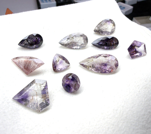 Piedra Preciosa Genuina Super Siete de 56.70 Quilates, Facetada, de Formas Mixtas - Product Image 2