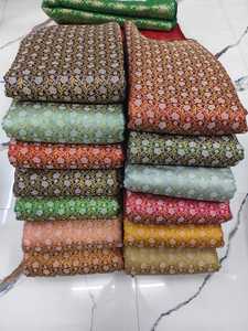 Tissu de soie brocart luxueux, aux motifs tissés riches et à la texture élégante, idéal pour les saris, la décoration et l'artisanat. - Product Image 4
