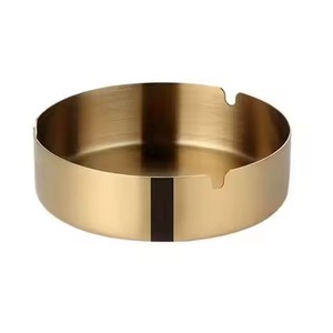 Cenicero Decorativo de Metal, Elegante Porta Cenizas para Cigarrillos, Resistente al Viento, para Interiores y Exteriores, Decoración para el Hogar - Product Image 1