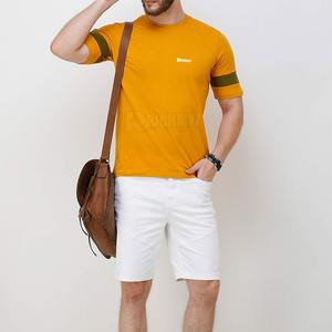 Ensemble 2 pièces homme été léger et respirant en coton et polyester : T-shirt à manches courtes et short, design 2-en-1 avec taille élastique latérale - Product Image 1