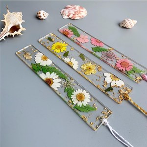 Marcapáginas de Resina con Flores Secas Transparentes, Regalo de Cumpleaños, Artesanía de Resina, Marcapáginas Floral, Regalo Personalizado para Profesor - Product Image 6