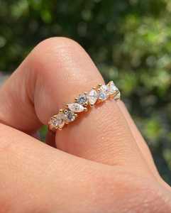 Anillo minimalista de banda abierta con diamantes marquise y redondos, cultivados en laboratorio, en oro amarillo de 14K, regalo de compromiso o aniversario para tu pareja. - Product Image 2