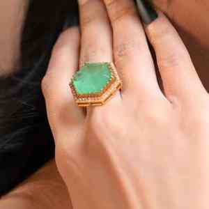 Anillo de Plata 925 con Gema Verde en Forma de Hexágono, Acabado en Oro Vintage, Joyería Victoriana de Cóctel - Product Image 2