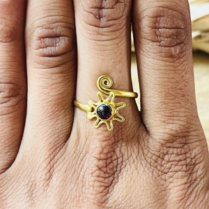 Nouvelles bagues en grenat au design optimal, bagues bohèmes en laiton pour femmes, plaquées or 18 carats, bijoux soleil céleste, design vague délicate, vente en gros/OEM/ODM - Product Image 6