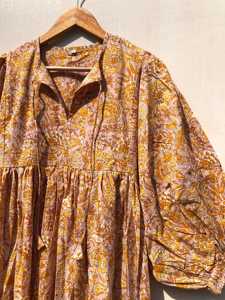 Robe en gaze imprimée à la main en coton floral, longueur midi, avec décolleté profond, pour femme, directement du grossiste, vêtements de nuit pour femme au meilleur prix - Product Image 3