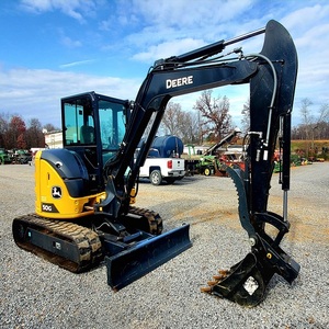 Système hydraulique robuste et fiable pour mini-excavatrice compacte 50G John Deere, avec moteur et pompe haute performance - Product Image 1