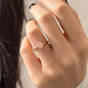 Bague solitaire en diamant rose intense fantaisie ovale de 1 carat, or rose 14 carats, bague de fiançailles minimaliste délicate, certifiée IGI - Product Image 5