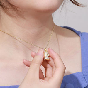Pendentif en forme de cloche mignon avec incrustation de strass, alliage plaqué or 18 carats, bijoux de mode pour femmes, cadeau - Product Image 1