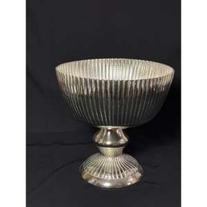 Cuenco de Aluminio para Dátiles con Decoración de Chocolate para Ramadán, Elegante Decoración Plateada para Mesa y Comedor de Lujo - Product Image 1