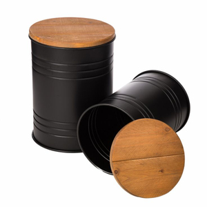 Ensemble de 2 tabourets de rangement rustiques en métal galvanisé noir style ferme avec couvercles ronds en bois massif pour salon - Product Image 1