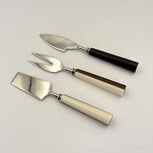 Ensemble à fromage argenté mat avec manche rond blanc et marron, design royal, pour table à manger, comprenant couteaux à fromage et trancheuse à fromage en acier inoxydable - Product Image 3