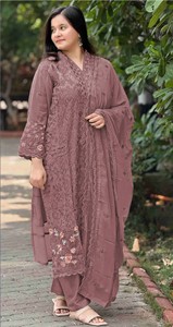 ชุดสูทกึ่งสำเร็จรูป Dhwaja Export Fox Georgette พร้อมงานปักและประดับเลื่อม - Product Image 3