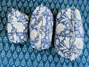 Trousse de toilette indienne artisanale en pur coton matelassé bleu, pochette à maquillage lavable, trousse de toilette imprimée à la main, ensemble de 3 trousses de toilette - Product Image 2