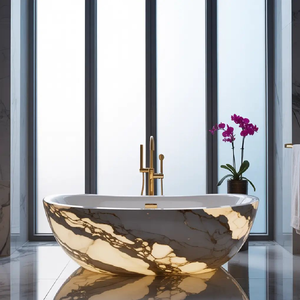 Bañera independiente de lujo con diseño de piedra y accesorios dorados para un aspecto moderno y de alta gama de spa. Disponible a precios de mayorista. - Product Image 1