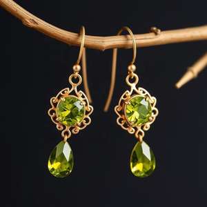 Boucles d'oreilles pendantes en argent sterling 925 plaqué or 18 carats avec pierres précieuses hydrogénées vertes de 5 pouces et 8 mm, 13 grammes, cadeau pour elle - Product Image 1