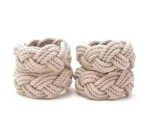 Anneau de serviette en rotin pour la décoration de table et l'utilisation à la table - Product Image 1