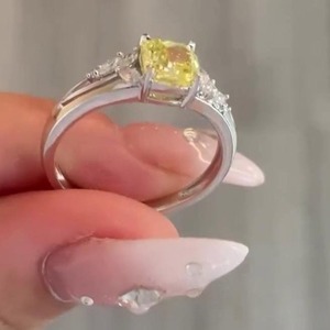 Anillo de compromiso de oro blanco de 14K con diamante amarillo de corte cojín de 3 quilates, diseño de lujo, joyería fina con tallo dividido único. - Product Image 1