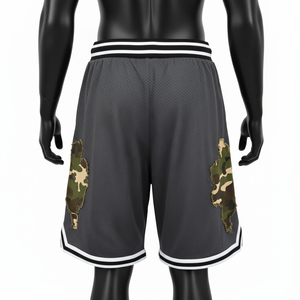 Shorts de basket-ball pour hommes, respirants, en polyester mesh, avec empiècements latéraux camouflage noir, logo personnalisé par sublimation. - Product Image 6