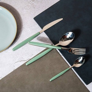 Ensemble de couverts en métal pour une expérience culinaire de designer, cuillère et fourchette, parfait pour une réception élégante - Product Image 2