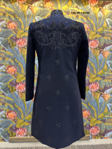 ชุดเจ้าบ่าว TR Lachka Base Midnight Navy Sherwani ลายกวาง Majestic Deer Motif ประดับลายดอกไม้สไตล์บาโรก พร้อมลายเงาแบบ Shadow Work - Product Image 5