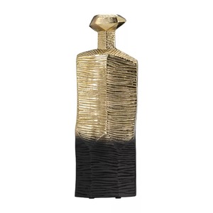 Vase de table artisanal style bouteille, design Art Déco, finition dorée, base noire, décor minimaliste et élégant - Product Image 1