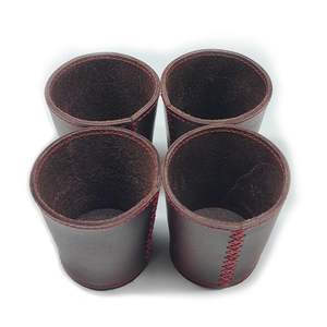 Copa de Dados Profesional de Cuero Genuino de Lujo Hecha a Mano con Forro de Fieltro Personalizado para Juegos de DND, RPG, Yahtzee y Ludo con 4 Dados - Product Image 1