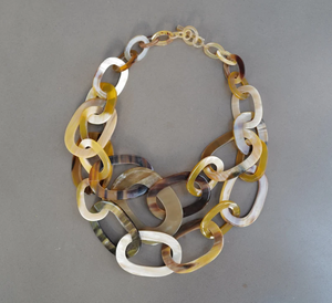 Collar de Cuerno de Búfalo Marrón de Diseño Moderno, Artesanía Natural, Joyería para Mujer - Product Image 2
