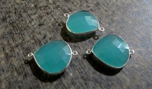 Ensemble de 2 connecteurs en calcédoine bleu aqua en forme de cœur de 20 mm, avec double boucle en calcédoine - Product Image 2