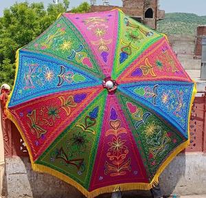 Parasol indien artisanal en coton bohème avec broderie d'éléphant et de fleurs, parapluie traditionnel pour mariages, événements, décoration - Product Image 6