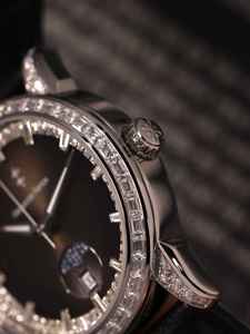 นาฬิกาข้อมือผู้ชาย Alexander Ferros รุ่น 9081S-01 ระบบออโตเมติก สปอร์ต กันน้ำ ตัวเรือนสแตนเลสสตีล สายหนัง หน้าปัดแซฟไฟร์ ขนาด 40 มม. - Product Image 3