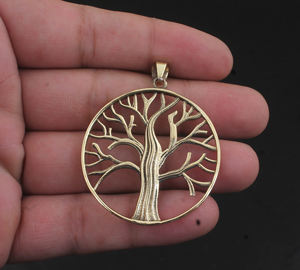Colgante Árbol de la Vida Chapado en Oro de 18k, Regalo para Mamá, Joyería Personalizada con Motivos Naturales, Amuleto Delicado para Uso Diario - Product Image 5