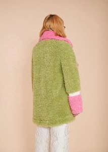 เสื้อคลุมสั้นลายสก็อตน่ารักสไตล์เกาหลีจาก Nesta Sports สีมาการอง แต่งขนแกะและขนสุนัขจิ้งจอกเทียม คอปกขนสัตว์เทียม เป็นมิตรต่อสิ่งแวดล้อม เหมาะสำหรับฤดูหนาว - Product Image 4