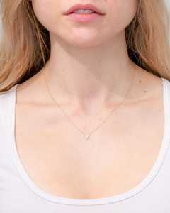 Collier pendentif en or jaune en forme de V avec diamant de laboratoire cultivé en forme de cœur - Product Image 2