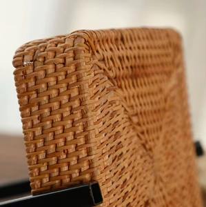 Plateau élégant en rotin tressé à la main avec poignée en métal, plateau de service décoratif pour le pain, les collations, les fruits ou la décoration de table - Product Image 3