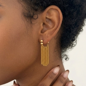 Boucles d'oreilles pendantes classiques en alliage plaqué or PVD avec longue chaîne et pompon, vente en gros, cadeau, fabricant OEM ODM - Product Image 1