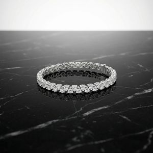 สร้อยข้อมือเทนนิสเพชรเลี้ยงในห้องปฏิบัติการสุดหรูสีเงิน ประดับด้วยเงินชุบ โดดเด่นด้วยความระยิบระยับที่เหนือชั้น สง่างามเหนือกาลเวลา เหมาะสำหรับเป็นของขวัญ - Product Image 4