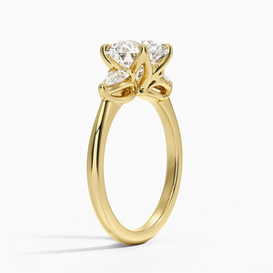 Anillo de Diamantes con Tres Piedras en Diseño Botánico Ornamentado - Product Image 2