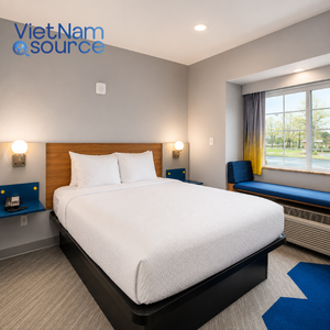 Collection de meubles de chambre à coucher fonctionnels Microtel utilisant un stratifié décoratif résistant aux rayures, fabricant OEM au Vietnam - Product Image 1