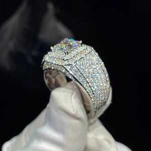 Anillo de Hombre Estilo Hip Hop Personalizado en Plata de Ley 925 con Incrustaciones de Piedras de Corte Princesa y Engaste de Garras, Ideal para Regalo - Product Image 2