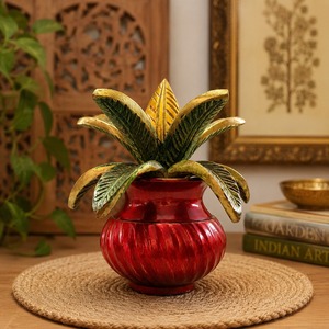 SHUBHAM Kalash de Pooja en laiton plaqué or, peint, avec finition feuille de cocotier, décor religieux de table pour la fête de Thanksgiving, fait main, irrégulier - Product Image 1