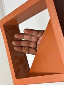 Teja de Arcilla Terracota con Marco Cuadrado y Diseño Geométrico Diagonal para Aplicaciones Arquitectónicas y Decorativas de Interiores - Product Image 5