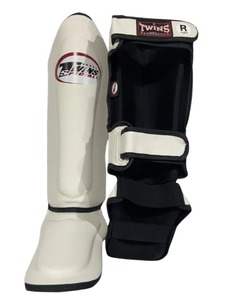Protège-tibias personnalisables en cuir de vachette véritable à 100 %, légers, avec fermeture auto-agrippante - Protection Muay Thai MMA TWINS, logo personnalisé. - Product Image 3