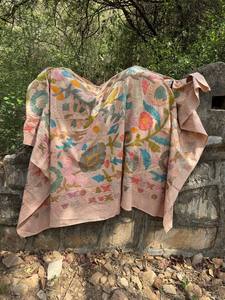 Colcha Suzani Bordada a Mano, Tamaño King, Cubrecama de Algodón, Colcha Tradicional Uzbeka Suzani con Parches Florales, Ropa de Cama Bohemia Hecha a Mano - Product Image 1