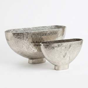 Footed metal decorative planters Artisan hammered aluminum decor pedestal Garden Vase Home Decorative Flower Planter for Sale - Product Image 4