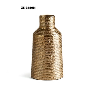Jarrón de Hierro Hecho a Mano Más Vendido, Diseño Moderno, Marca Zahid, Decoración Global para el Hogar, para Compradores y Minoristas - Product Image 1