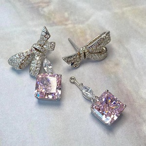 Pendientes de Oro Blanco de 14K con Diamante de Laboratorio Rosa de 5 Quilates, Corte Radiante, Diseño de Media Lazo, Elegantes y Estilosos para Fiestas, Joyería para Mujer - Product Image 2