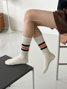 Calcetines gruesos y sólidos para mujer, con amortiguación extra, de secado rápido, alta elasticidad, estilo clásico, hechos de algodón peinado suave y transpirable. - Product Image 3