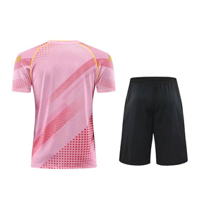 Conception de produits de haute qualité, service OEM, uniforme de football sublimé 100 % polyester pour hommes, fabrication en usine d'uniformes de football - Product Image 2